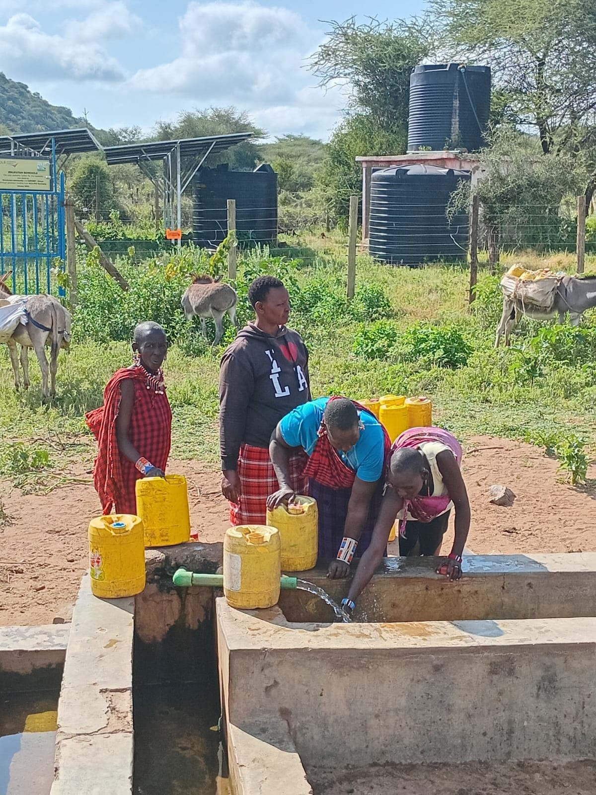 Esoit community fetching water from borehole